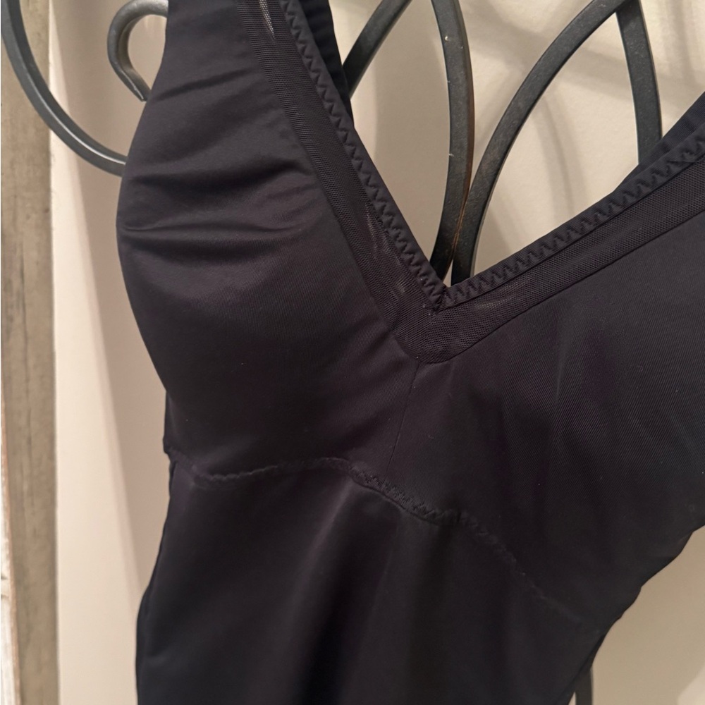 Athleta Black V-Neck‎ Tankini Swimsuit Sheer back and zipper pocket size Small